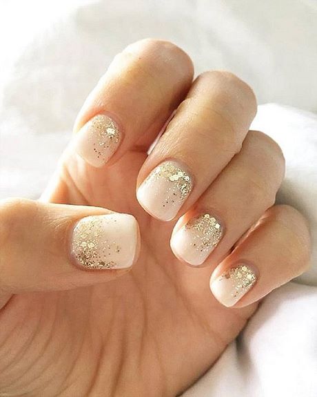 white-and-gold-glitter-nails-64_9 Unghii cu sclipici albe și aurii