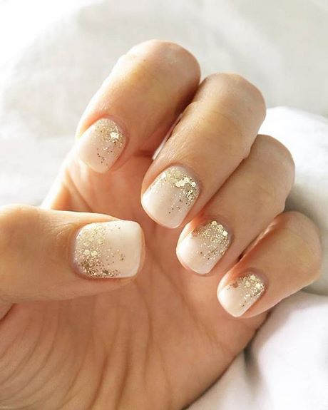 white-glitter-gel-nails-01 Unghii cu gel alb sclipici