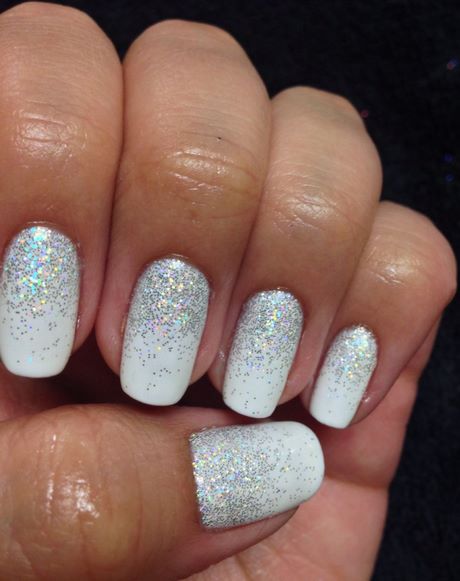 white-glitter-gel-nails-01 Unghii cu gel alb sclipici