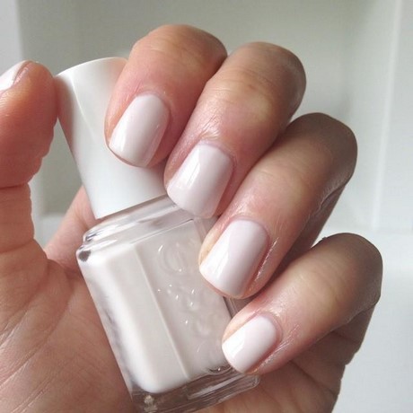 white-nails-trend-24_17 Unghii albe tendință