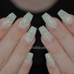 white-sparkly-nails-69 Unghii albe sclipitoare