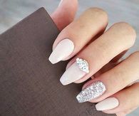 white-sparkly-nails-69_14 Unghii albe sclipitoare