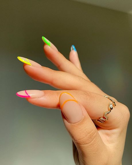 bright-nail-designs-2023-72_7 Modele de unghii strălucitoare 2023