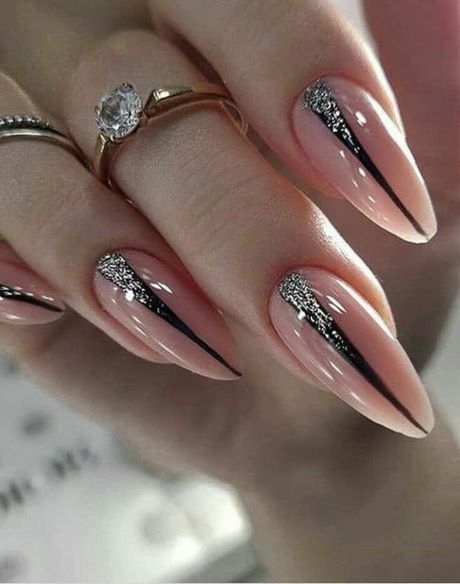 chic-nail-designs-2023-80_12 Modele șic de unghii 2023