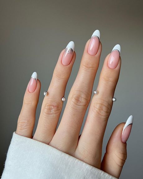 chic-nail-designs-2023-80_15 Modele șic de unghii 2023