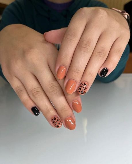 fall-nail-art-designs-2023-24_17 Modele de artă de unghii de toamnă 2023