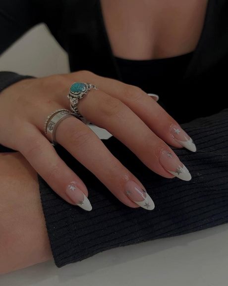 french-tip-nail-designs-2023-56 Modele de unghii cu vârf francez 2023