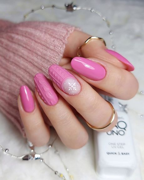 hot-pink-nail-designs-2023-02_12 Modele de unghii roz fierbinți 2023