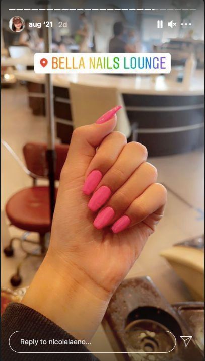 hot-pink-nail-designs-2023-02_6 Modele de unghii roz fierbinți 2023