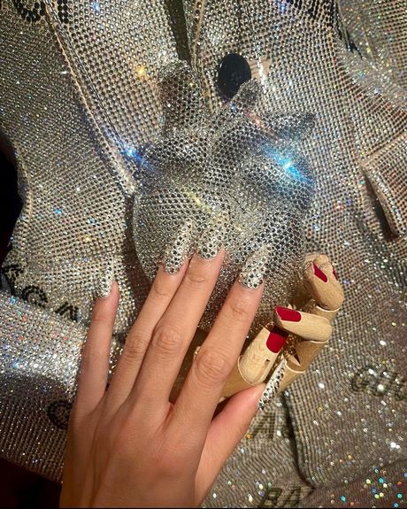 nail-designs-2023-with-diamonds-43_2 Modele de unghii 2023 cu diamante