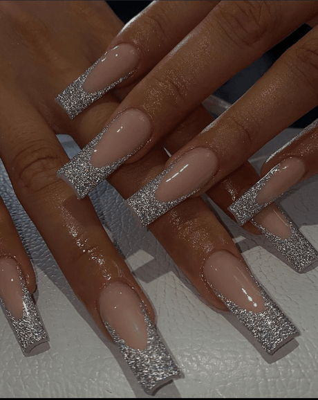 nail-designs-with-glitter-2023-15 Modele de unghii cu sclipici 2023