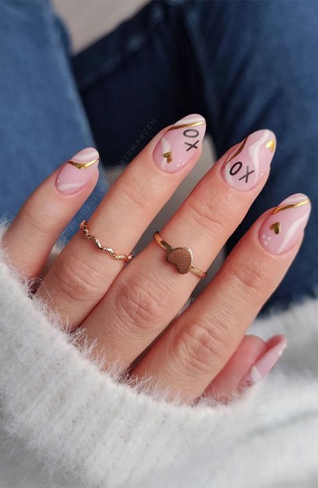 rose-gold-nail-designs-2023-00 Modele de unghii din aur roz 2023