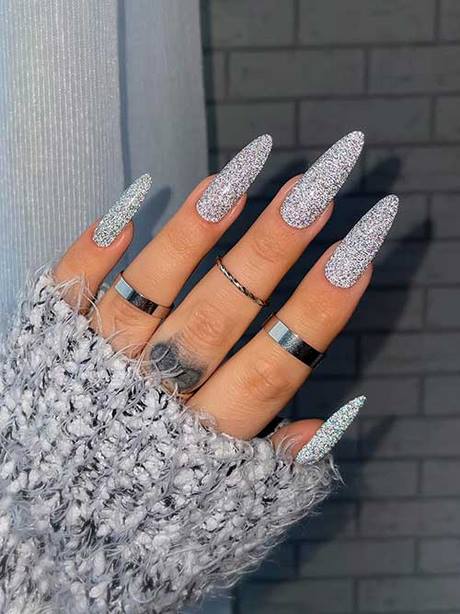 silver-nail-designs-2023-45_10 Modele de unghii argintii 2023