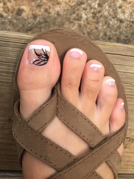 toe-nail-designs-summer-2023-64_6 Modele de unghii de la picioare vara 2023