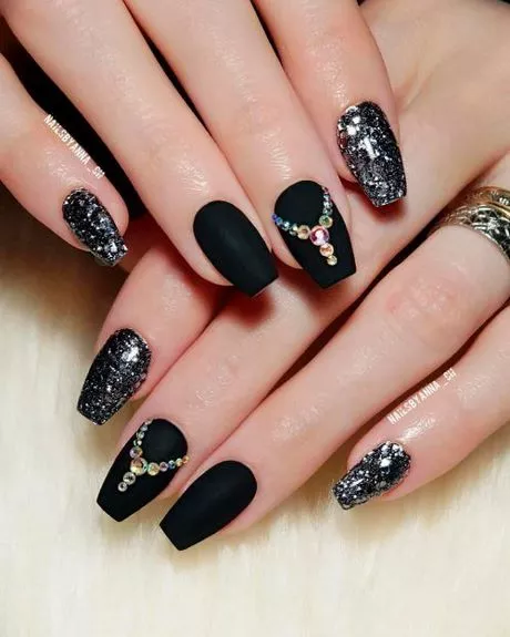 black-nail-designs-2023-halloween-47-3 Modele de unghii negre 2023 halloween