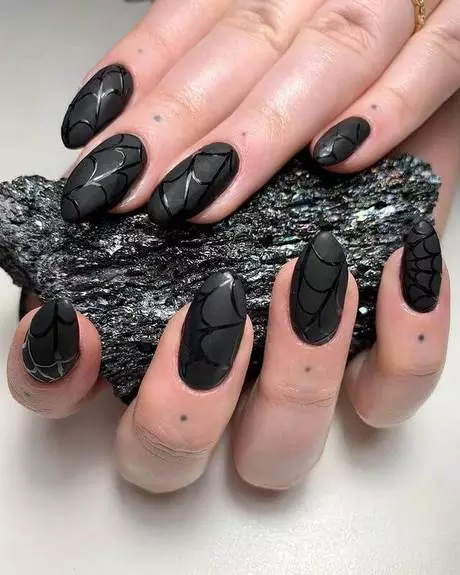 black-nail-designs-2023-halloween-47_11-6 Modele de unghii negre 2023 halloween