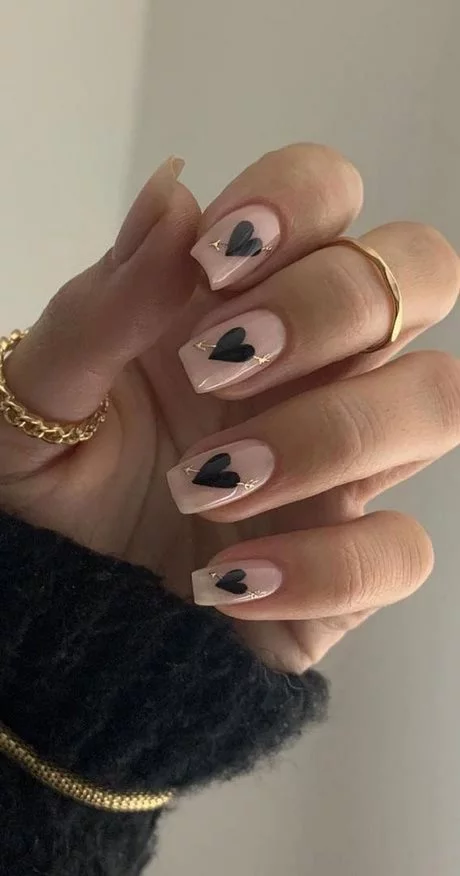 black-nails-design-2023-52_16-9 Designul unghiilor negre 2023