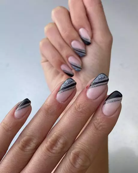 black-nails-designs-2023-55-1 Modele de unghii negre 2023