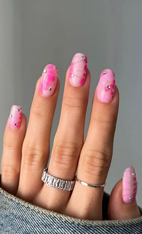bright-pink-nail-designs-2023-56_7-15 Modele de unghii roz strălucitoare 2023