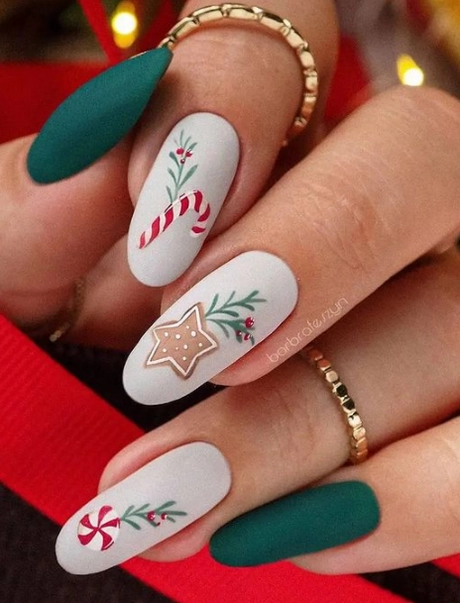 christmas-short-nail-designs-2023-23-3 Modele de unghii scurte de Crăciun 2023
