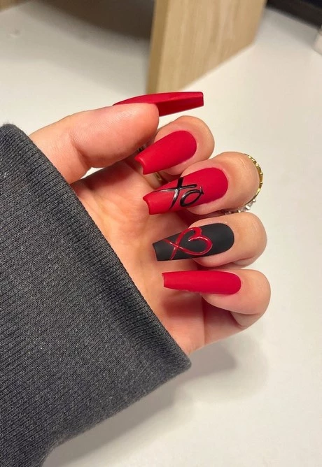 dark-red-nail-designs-2023-47_6-16 Modele de unghii roșu închis 2023