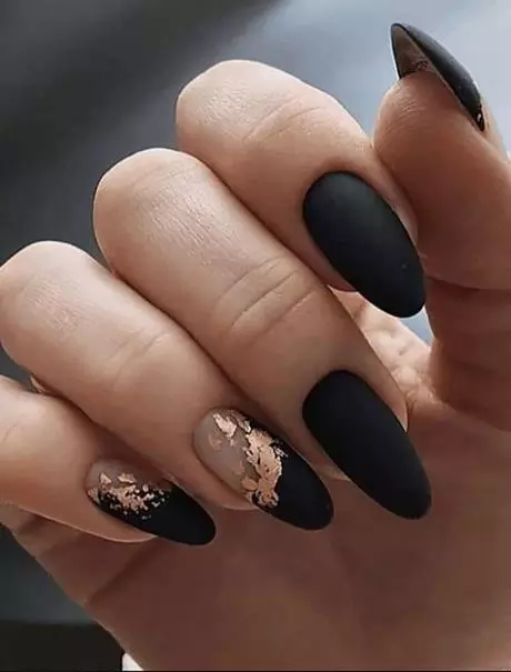 fall-nail-designs-2023-black-58_5-13 Modele de unghii de toamnă 2023 negru
