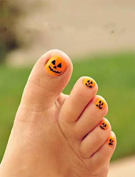halloween-toe-nail-designs-2023-19_13-5 Modele de unghii de Halloween 2023