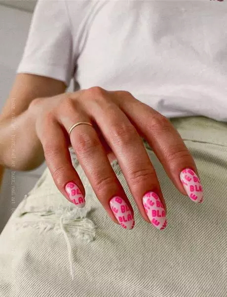 hot-pink-and-white-nail-designs-2023-20_3-12 Modele de unghii roz și alb 2023
