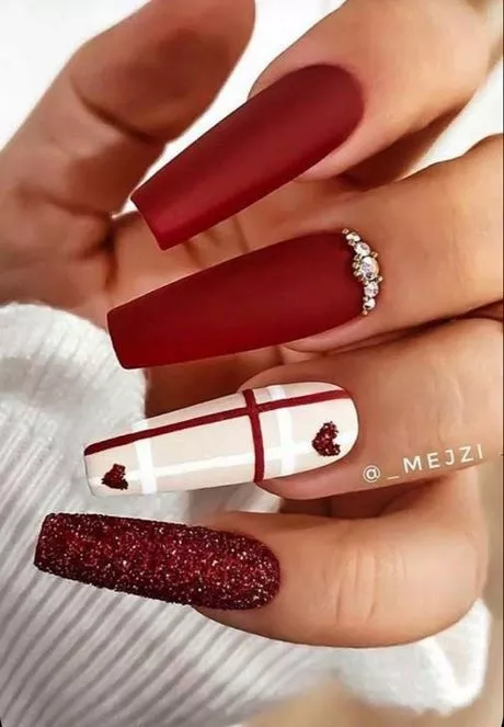 long-red-nail-designs-2023-58_14-7 Modele lungi de unghii roșii 2023