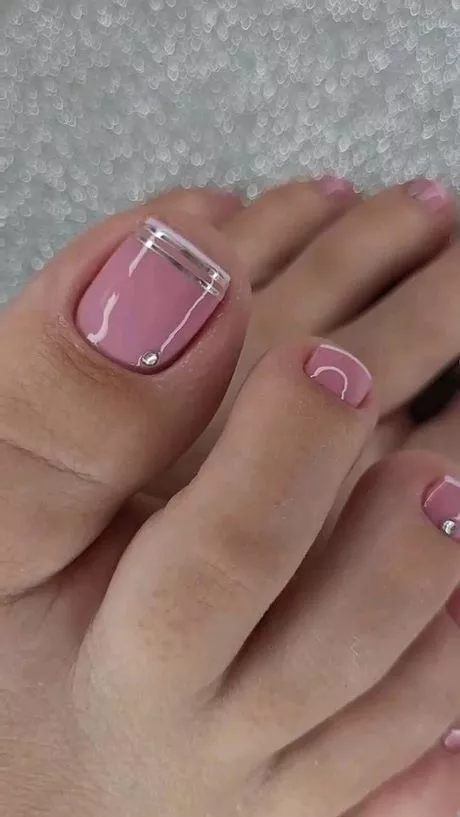 nail-and-toe-designs-2023-59_9-12 Modele de unghii și degete 2023
