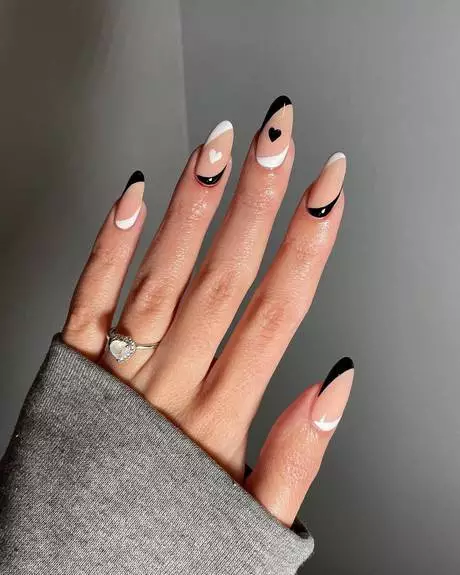 nail-designs-2023-black-and-silver-54-2 Modele de unghii 2023 negru și argintiu
