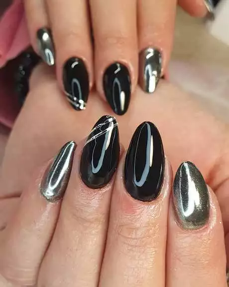 nail-designs-2023-black-and-silver-54_5-14 Modele de unghii 2023 negru și argintiu