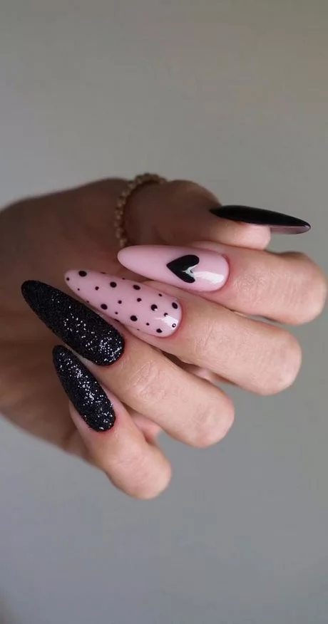 nail-designs-2023-pink-and-black-52_15-7 Modele de unghii 2023 roz și negru