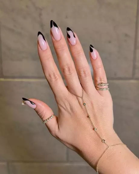 nail-designs-2023-pink-and-black-52_16-8 Modele de unghii 2023 roz și negru