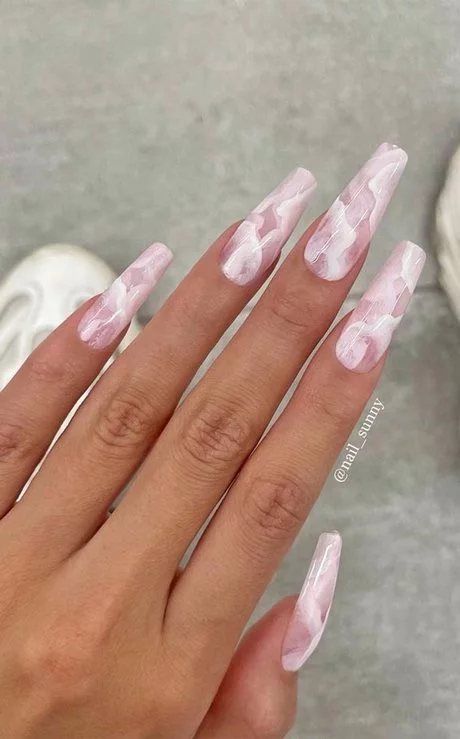 nail-designs-2023-pink-and-white-82_14-8 Modele de unghii 2023 roz și alb