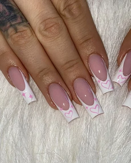 pink-and-white-nail-designs-2023-36_15-7 Modele de unghii roz și alb 2023