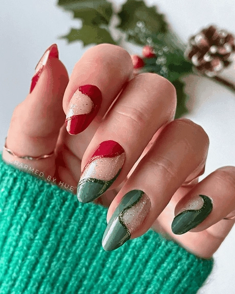 red-and-green-christmas-nails-2023-68_3-14 Unghii de Crăciun roșii și verzi 2023