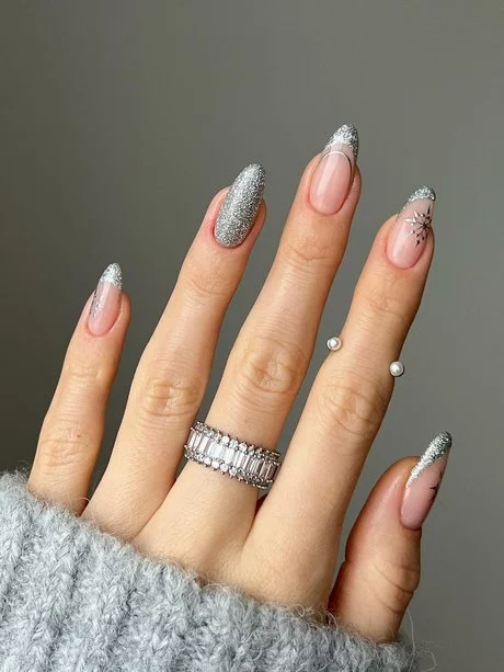 sparkly-nail-designs-2023-82_16-9 Modele de unghii strălucitoare 2023