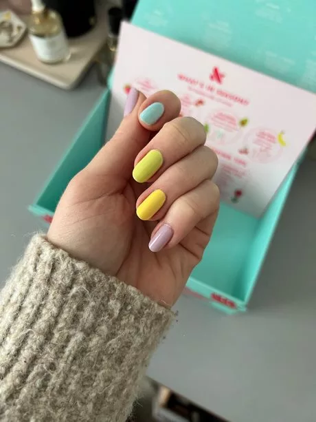 spring-nail-colors-2023-designs-45_13-5 Culori de unghii de primăvară 2023 modele