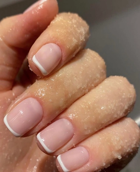 summer-white-nails-2023-04-1 Unghii albe de vară 2023