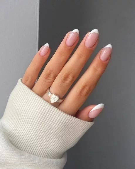 trendy-almond-nail-designs-2023-83-1 Modele la modă de unghii cu migdale 2023