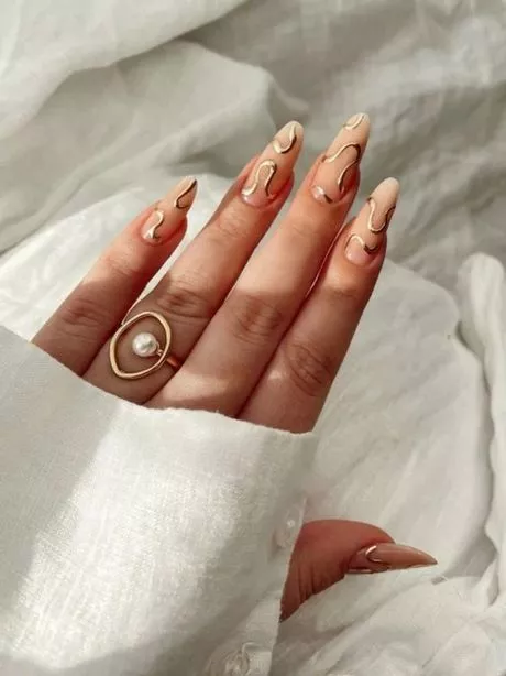 white-and-gold-nail-designs-2023-95-2 Modele de unghii albe și aurii 2023