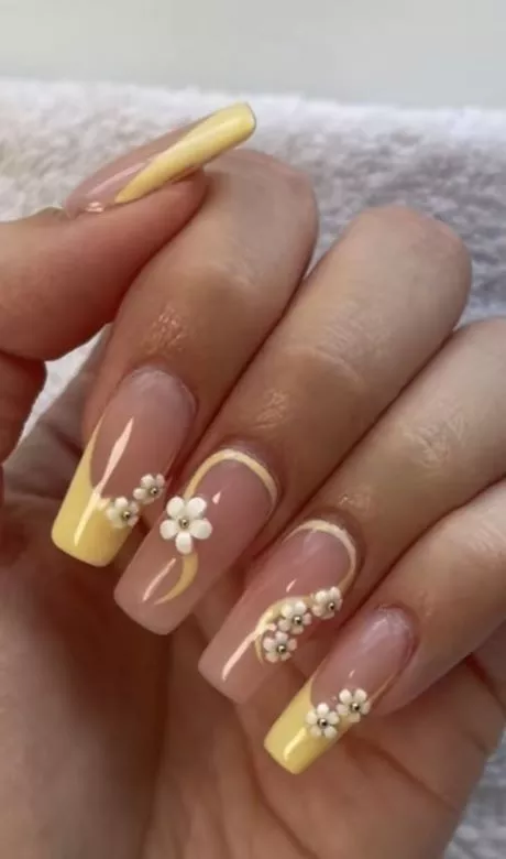 white-flower-nail-designs-2023-02_9-18 Modele de unghii cu flori albe 2023