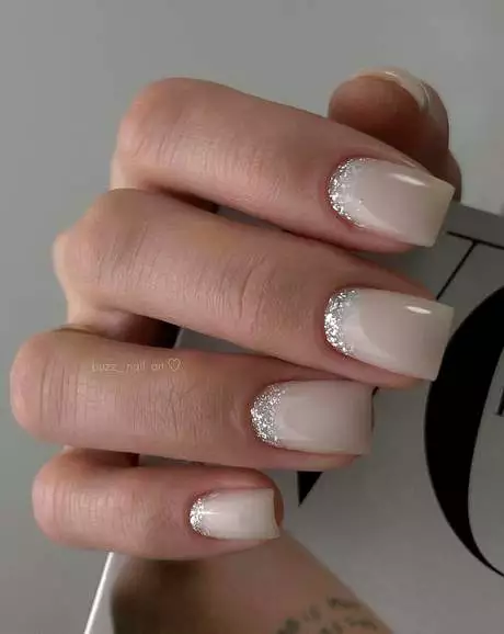 white-short-nail-designs-2023-56-2 Modele de unghii scurte albe 2023