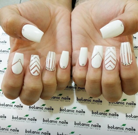 all-white-nail-designs-47_12 Toate modelele de unghii albe