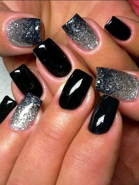 black-and-glitter-nail-designs-53 Modele de unghii negre și sclipici