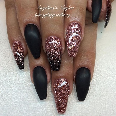 black-and-glitter-nail-designs-53_10 Modele de unghii negre și sclipici