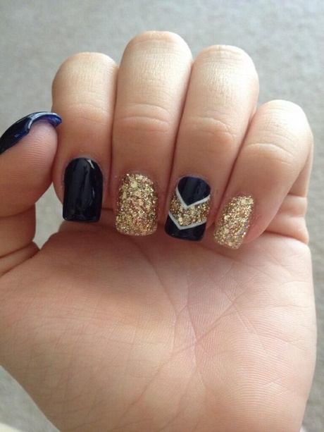 black-and-glitter-nail-designs-53_15 Modele de unghii negre și sclipici