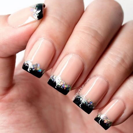 black-and-glitter-nail-designs-53_6 Modele de unghii negre și sclipici