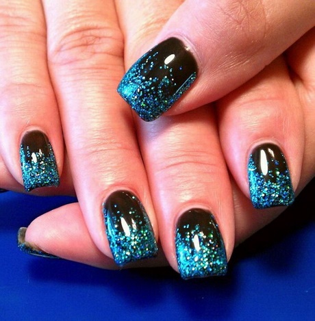 black-and-glitter-nail-designs-53_7 Modele de unghii negre și sclipici